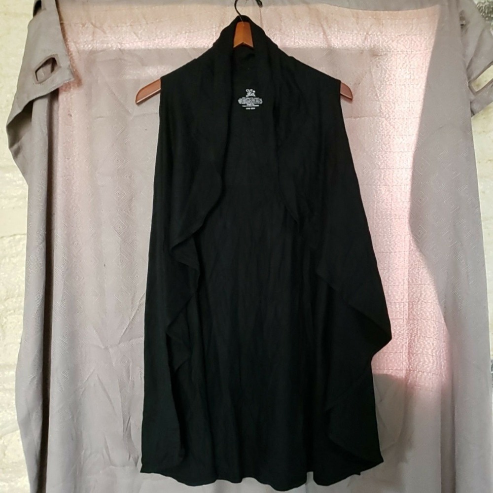 Cut The Frills Sweater Vest Womens One Size Black Open Front Knit Lightweight